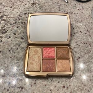 HOURGLASS Ambient Lighting Edit Universe Face Palette